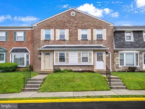 7860 Lakecrest Dr, Greenbelt, MD 20770