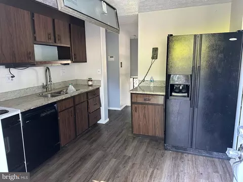 12505 Windbrook Dr, Clinton, MD 20735 photo 2