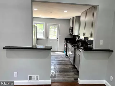 9217 3rd St, Lanham, MD 20706 photo 6