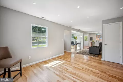 229 Seneca Dr, Oxon Hill, MD 20745