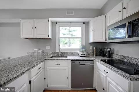 Kitchen - 4727 Ramsgate Ln, Bowie, MD 20715 photo 5 of 6