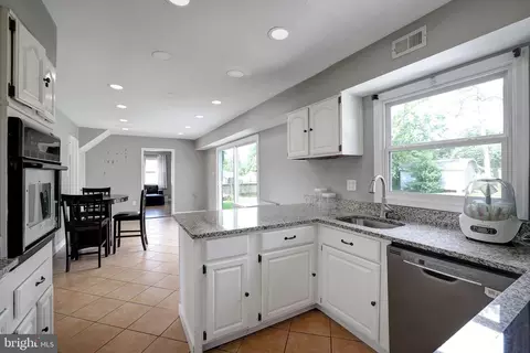 Kitchen - 4727 Ramsgate Ln, Bowie, MD 20715 photo 6 of 6