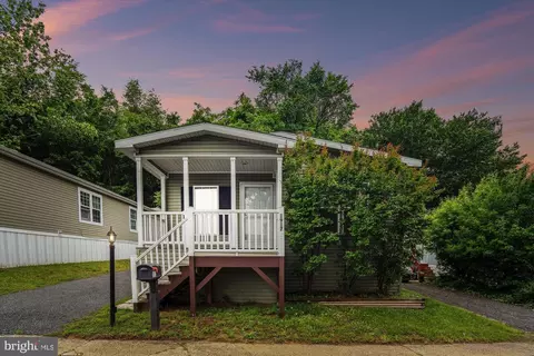 1917 Elmwood Park Dr, Capitol Heights, MD 20743