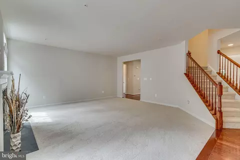 Living - 6401 Oglethorpe Mill Dr, Brandywine, MD 20613 photo 6 of 11