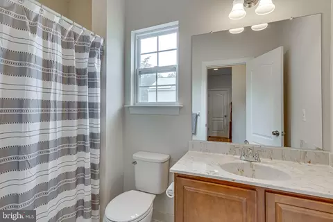 Bath - 6401 Oglethorpe Mill Dr, Brandywine, MD 20613 photo 5 of 6