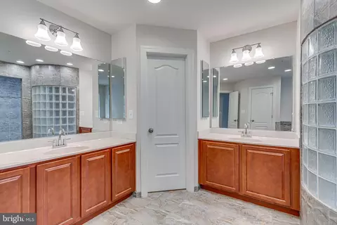 Bath - 6401 Oglethorpe Mill Dr, Brandywine, MD 20613 photo 1 of 6