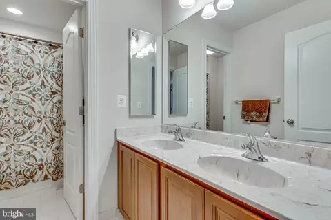 Bath - 6401 Oglethorpe Mill Dr, Brandywine, MD 20613 photo 4 of 6