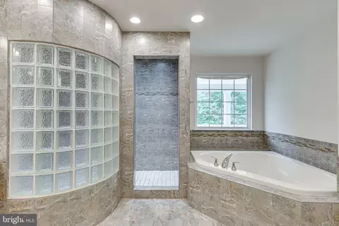 Bath - 6401 Oglethorpe Mill Dr, Brandywine, MD 20613 photo 3 of 6