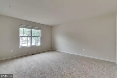 Living - 6401 Oglethorpe Mill Dr, Brandywine, MD 20613 photo 11 of 11