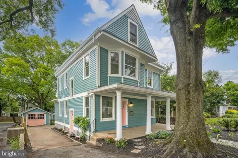 4049 34th St, Mount Rainier, MD 20712