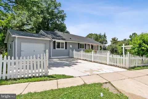 5707 Galloway Dr, Oxon Hill, MD 20745