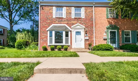 7816 Lakecrest Dr, Greenbelt, MD 20770