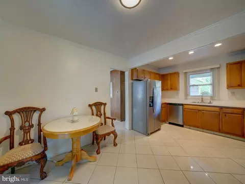 Dining - 15736 Pointer Ridge Dr, Bowie, MD 20716 photo 6 of 6