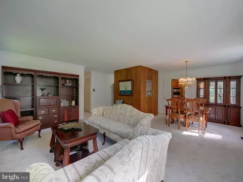 Living - 15736 Pointer Ridge Dr, Bowie, MD 20716 photo 3 of 4