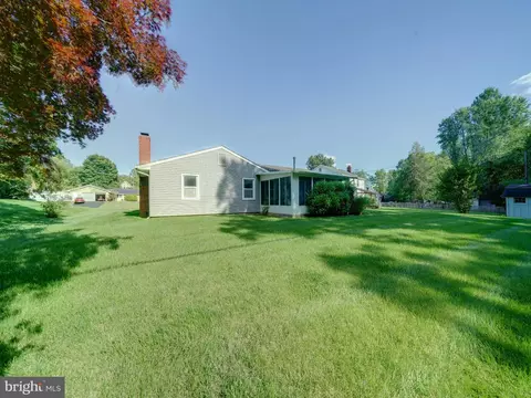 Exterior - 15736 Pointer Ridge Dr, Bowie, MD 20716 photo 4 of 15