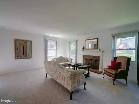 Living - 15736 Pointer Ridge Dr, Bowie, MD 20716 photo 2 of 4