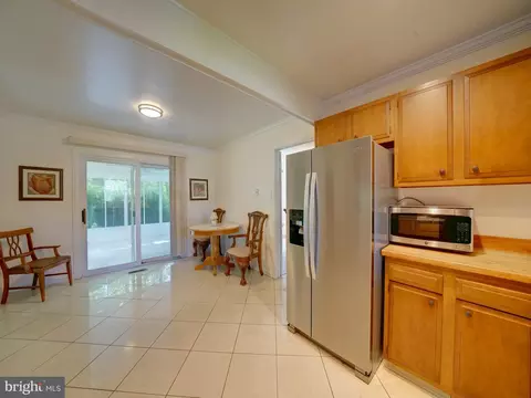 Kitchen - 15736 Pointer Ridge Dr, Bowie, MD 20716 photo 3 of 6