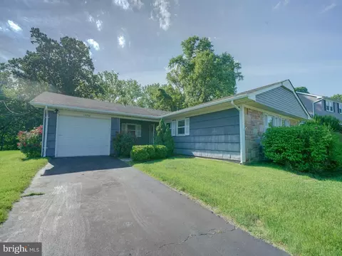 Exterior - 15736 Pointer Ridge Dr, Bowie, MD 20716 photo 2 of 15