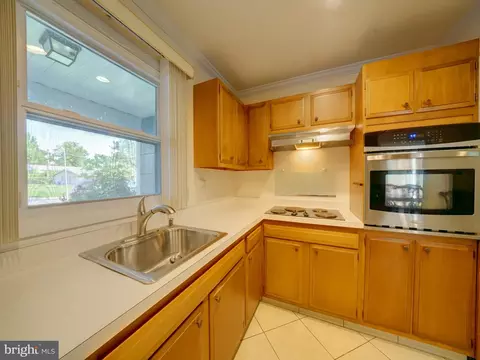 Kitchen - 15736 Pointer Ridge Dr, Bowie, MD 20716 photo 5 of 6
