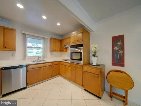 Kitchen - 15736 Pointer Ridge Dr, Bowie, MD 20716 photo 1 of 6