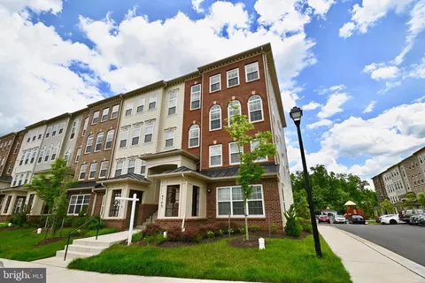 Exterior - 9710 Vang Dr, Lanham, MD 20706 photo 4 of 9