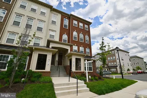 9710 Vang Dr, Lanham, MD 20706