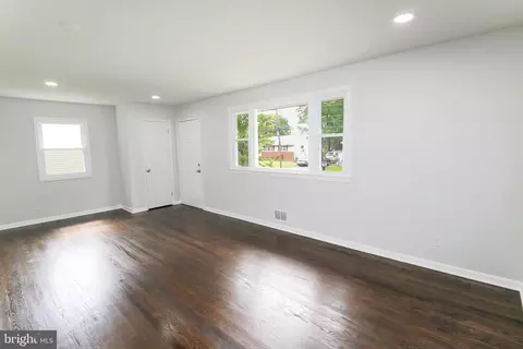5306 Barker Pl, Lanham, MD 20706 photo 3