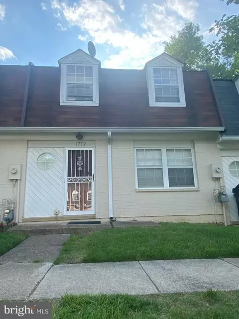 1712 Dutch Village Dr #M-359, Hyattsville, MD 20785