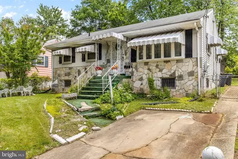 2105 E Wilson Pl, Hyattsville, MD 20785