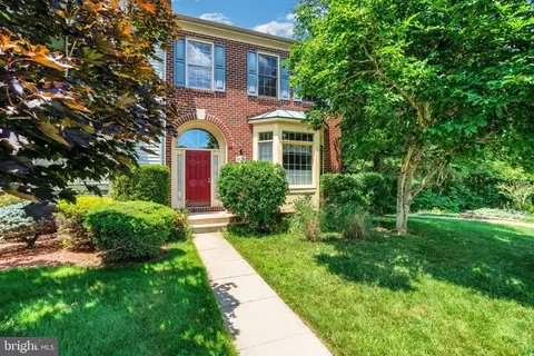 8020 Quill Point Dr, Bowie, MD 20720