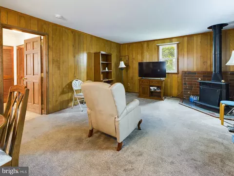 Living - 902 Carroll Ave, Laurel, MD 20707 photo 3 of 4