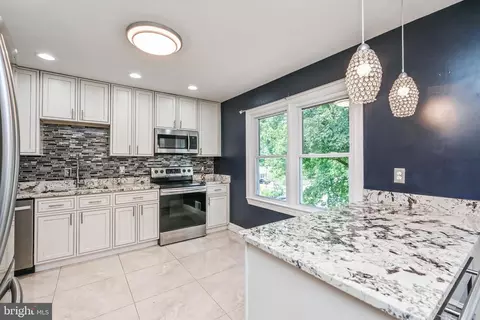 12917 Windbrook Dr, Clinton, MD 20735 photo 2