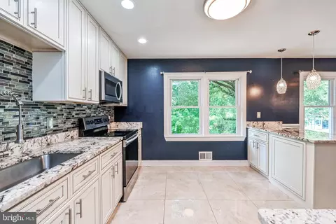 12917 Windbrook Dr, Clinton, MD 20735 photo 4