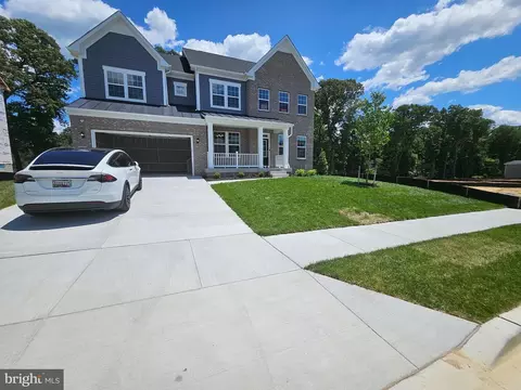6909 Fountain Park Dr, Glenn Dale, MD 20769