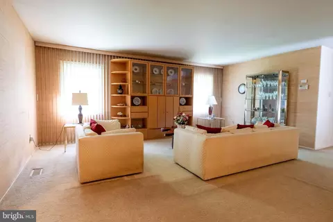 Living - 4204 Yarnell Ct, Bowie, MD 20715 photo 1 of 4