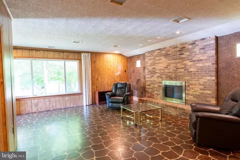 Living - 4204 Yarnell Ct, Bowie, MD 20715 photo 3 of 4