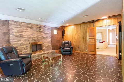 Living - 4204 Yarnell Ct, Bowie, MD 20715 photo 4 of 4