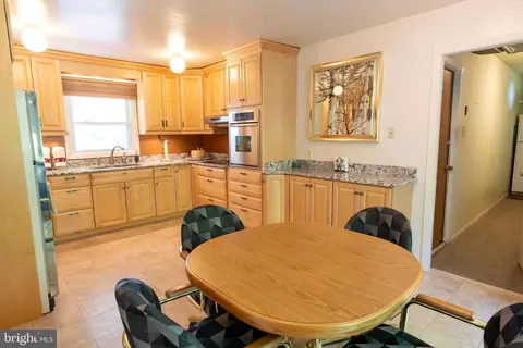 Kitchen - 4204 Yarnell Ct, Bowie, MD 20715 photo 2 of 2