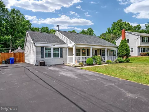 15746 Pointer Ridge Dr, Bowie, MD 20716 photo 2