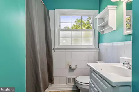 Bath - 6211 Wolverton Ln, Clinton, MD 20735 photo 1 of 3