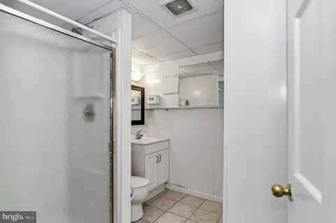 Bath - 6211 Wolverton Ln, Clinton, MD 20735 photo 2 of 3