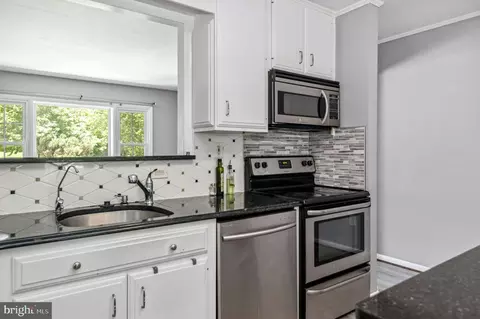 Kitchen - 6211 Wolverton Ln, Clinton, MD 20735 photo 4 of 4