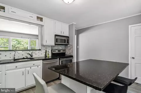 Kitchen - 6211 Wolverton Ln, Clinton, MD 20735 photo 3 of 4