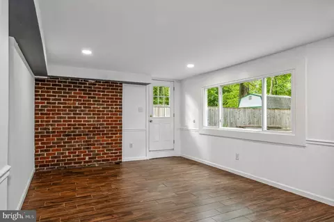 Living - 6211 Wolverton Ln, Clinton, MD 20735 photo 3 of 4