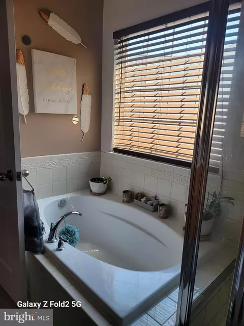 Bath - 15723 Chadsey Ln, Brandywine, MD 20613 photo 1 of 10