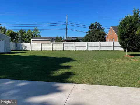 Exterior - 5003 Baltimore Ln, Lanham, MD 20706 photo 8 of 10