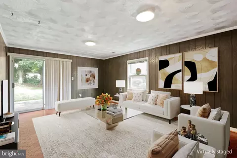 Living - 3700 Baskerville Dr, Mitchellville, MD 20721 photo 6 of 8