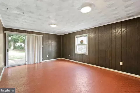 Living - 3700 Baskerville Dr, Mitchellville, MD 20721 photo 7 of 8