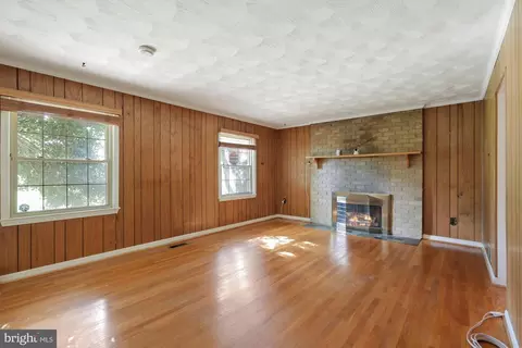 Living - 3700 Baskerville Dr, Mitchellville, MD 20721 photo 4 of 8