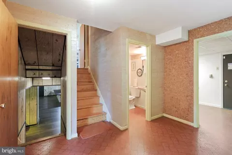 Entry Way - 3700 Baskerville Dr, Mitchellville, MD 20721 photo 2 of 3